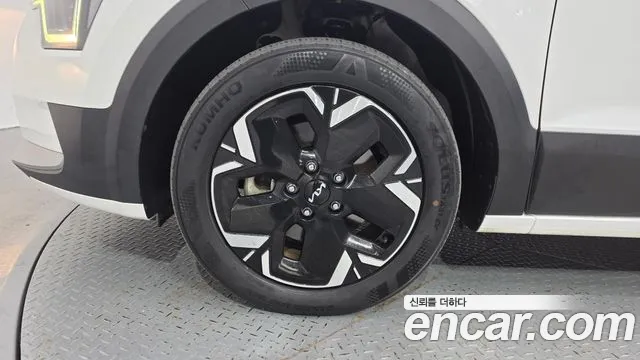 Kia Niro — Фото автомобиля 5