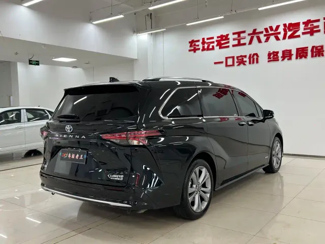 Toyota Sienna — Фото автомобиля 15