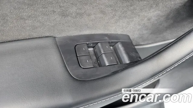 Tesla Model Y — Фото автомобиля 28