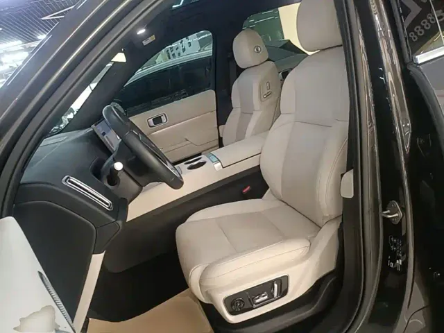 Li Auto L7 — Фото автомобиля 14