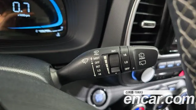 Hyundai Venue — Фото автомобиля 26