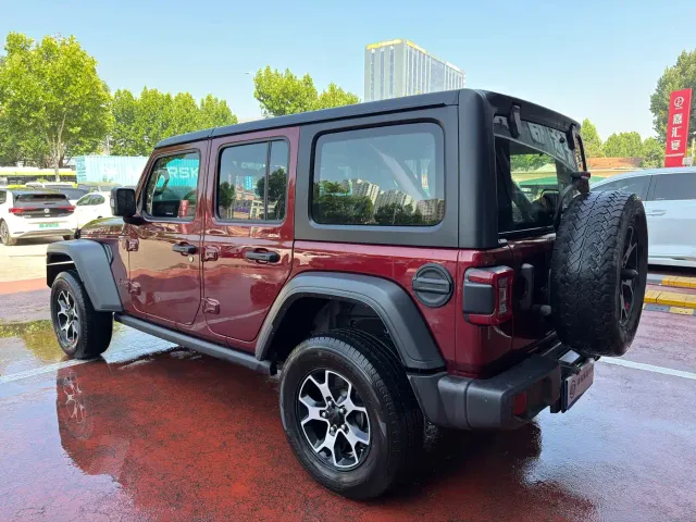 Jeep Wrangler — Фото автомобиля 4