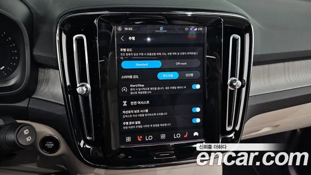 Volvo XC40 — Фото автомобиля 22