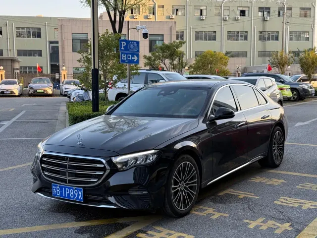 Фотография автомобиля — Mercedes-Benz E-Class