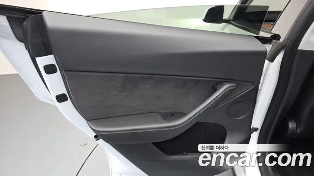 Tesla Model Y — Фото автомобиля 14