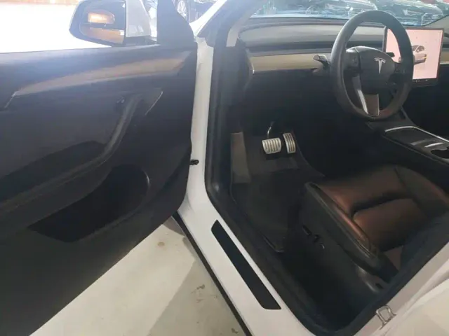 Tesla Model Y — Фото автомобиля 15