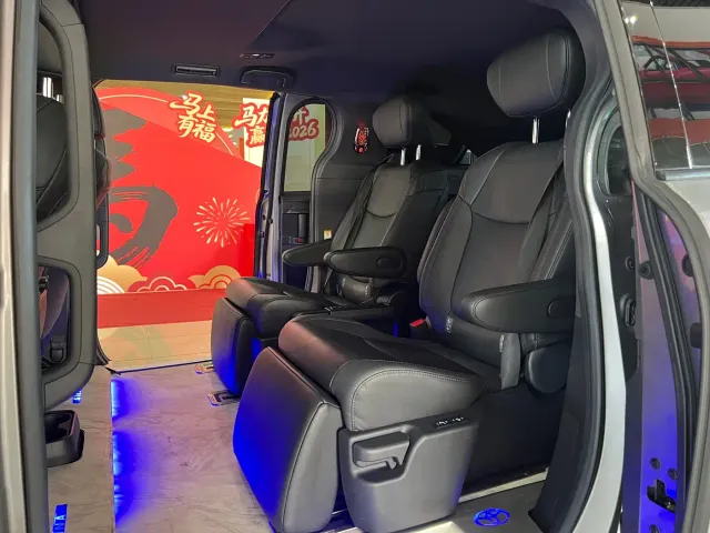 Toyota Sienna — Фото автомобиля 14