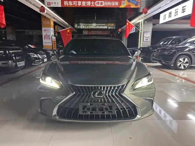 Lexus ES — Фото автомобиля 2