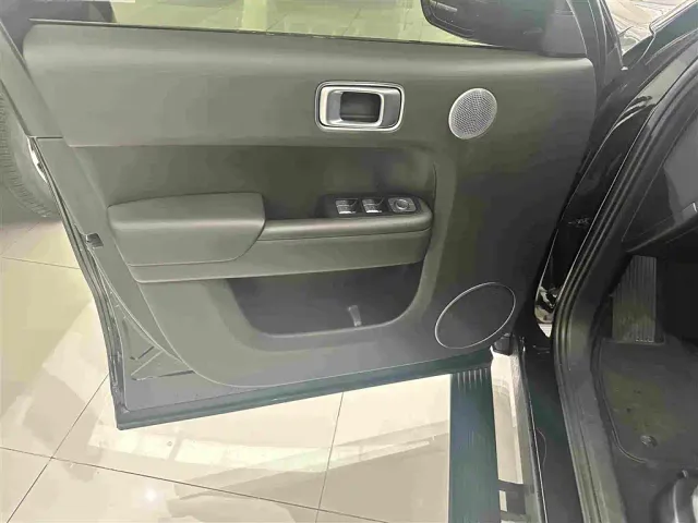 Li Auto L8 — Фото автомобиля 6
