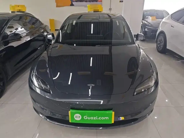 Tesla Model 3 — Фото автомобиля 2
