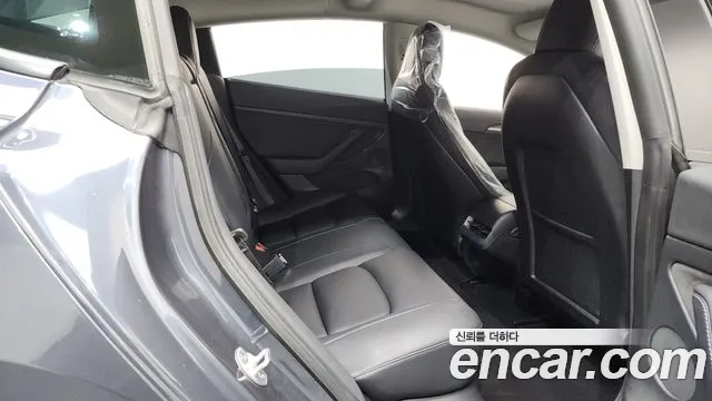 Tesla Model 3 — Фото автомобиля 12