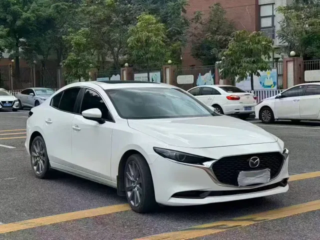 Mazda Axela — Фото автомобиля 2