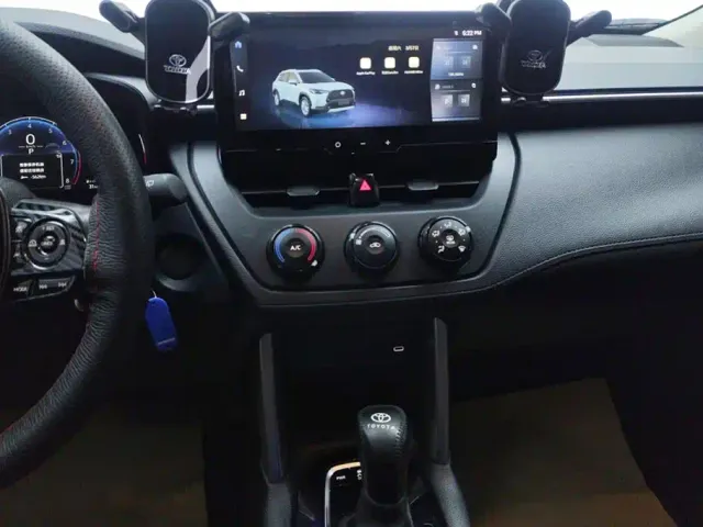 Toyota Corolla Cross — Фото автомобиля 13