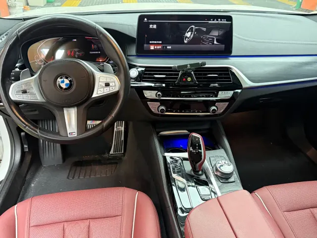 BMW 5 Series — Фото автомобиля 9