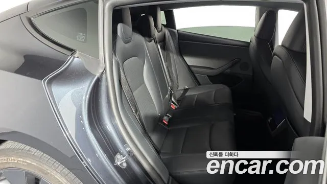 Tesla Model 3 — Фото автомобиля 17