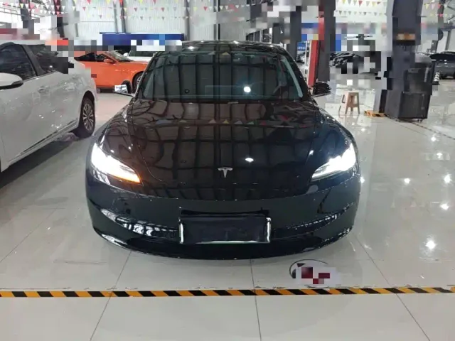 Tesla Model 3 — Фото автомобиля 2