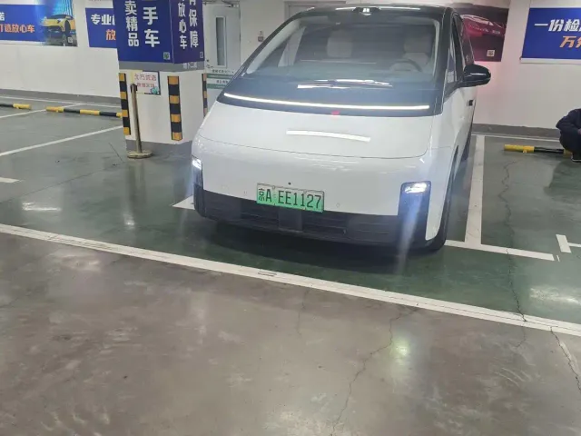 Фотография автомобиля — Li Auto MEGA