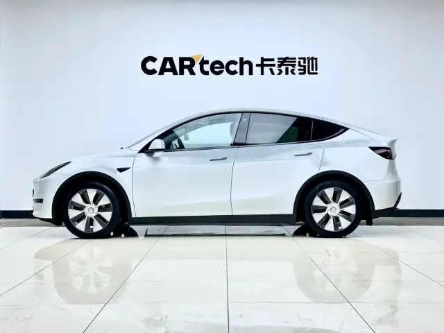 Tesla Model Y — Фото автомобиля 5