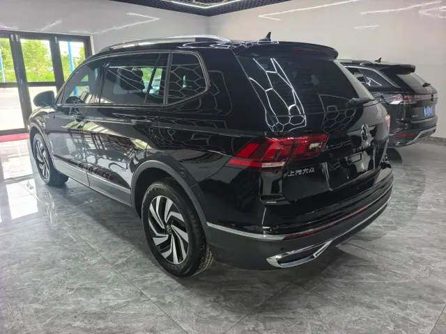 Volkswagen Tiguan L — Фото автомобиля 4