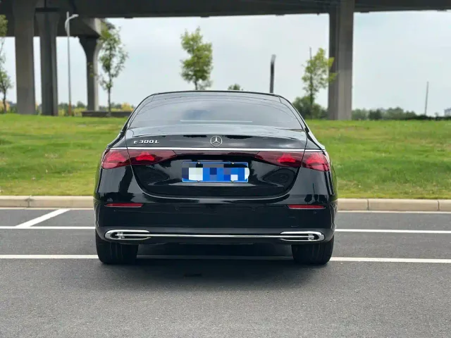 Mercedes-Benz E-Class — Фото автомобиля 8