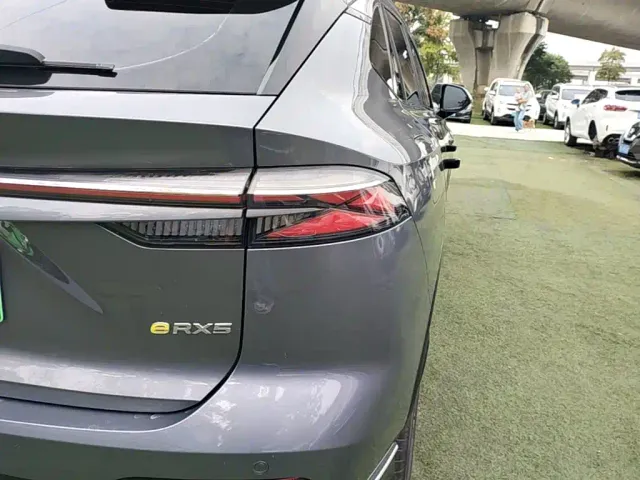 Roewe RX5 — Фото автомобиля 7