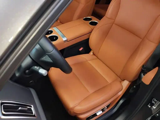 Li Auto L9 — Фото автомобиля 14