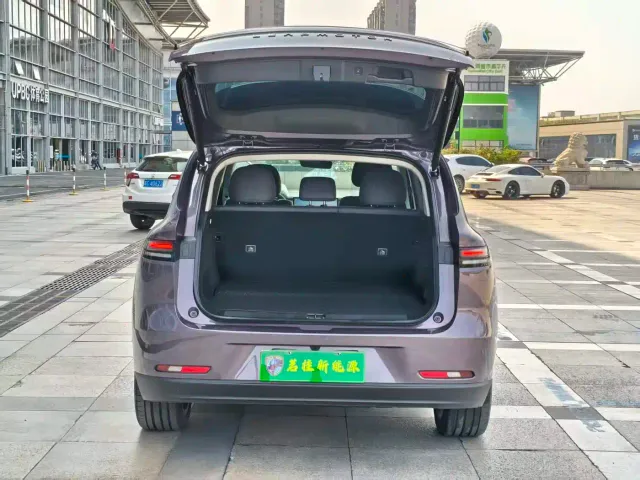 Leapmotor C10 — Фото автомобиля 11