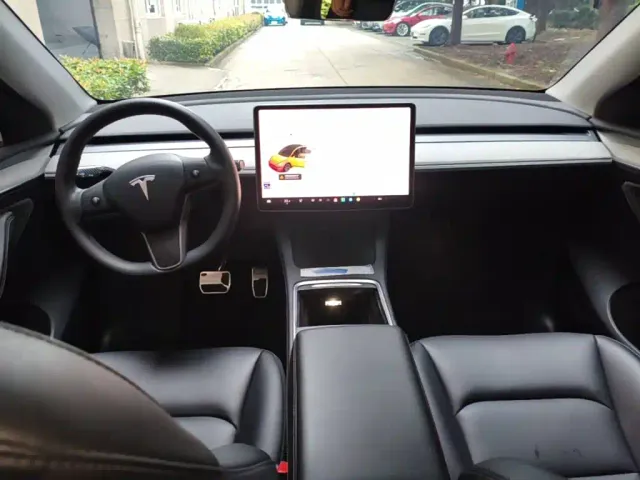 Tesla Model Y — Фото автомобиля 9