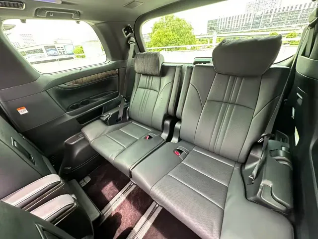 Toyota Vellfire — Фото автомобиля 10