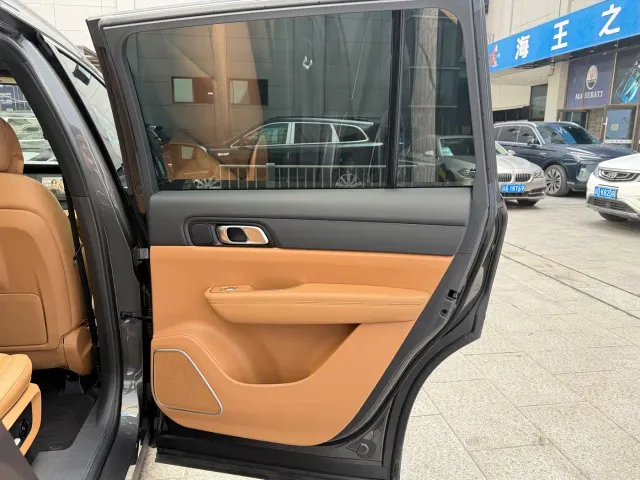 Li Auto ONE — Фото автомобиля 12
