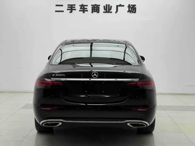 Mercedes-Benz E-Class — Фото автомобиля 14