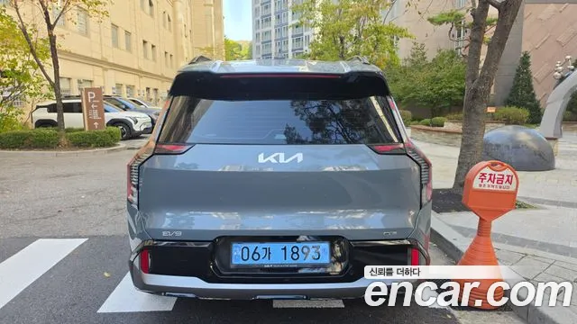 Kia EV9 — Фото автомобиля 4