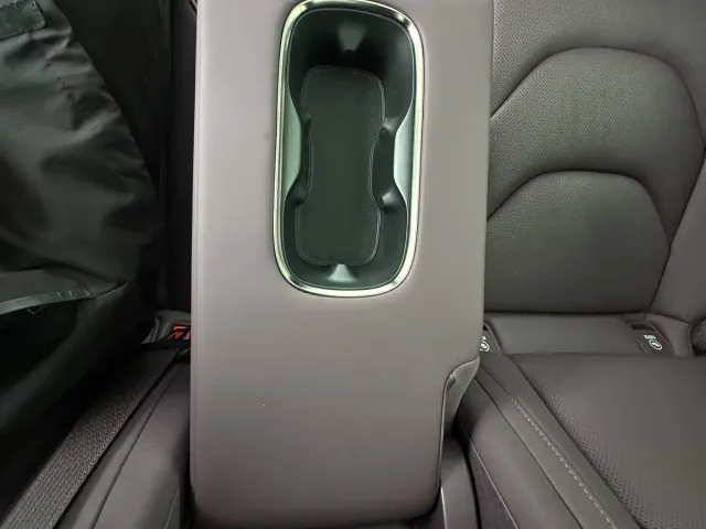 Xiaomi SU7 — Фото автомобиля 24