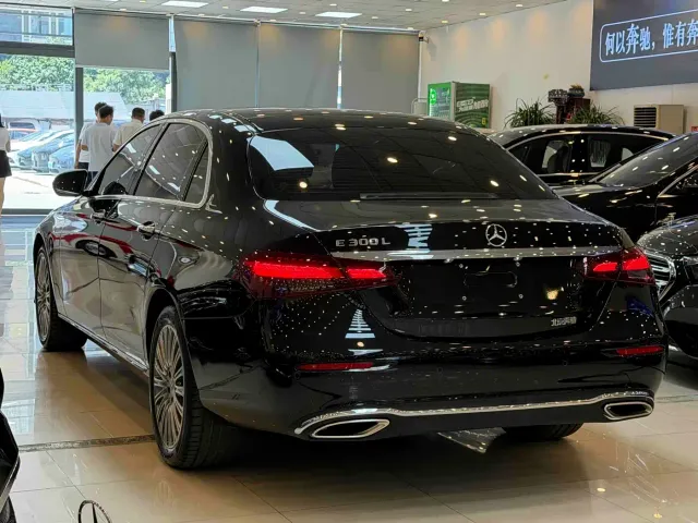 Mercedes-Benz E-Class — Фото автомобиля 17