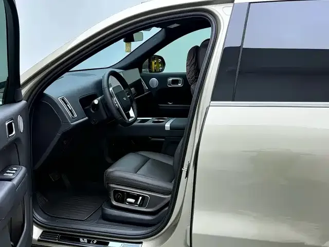 Li Auto L9 — Фото автомобиля 11