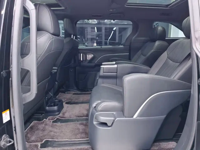 Toyota Sienna — Фото автомобиля 8