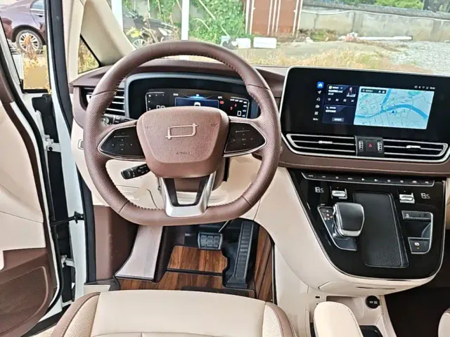Bestune Besturn M9 — Фото автомобиля 10