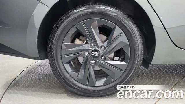 Hyundai AVANTE Avante (CN7) — Фото автомобиля 5
