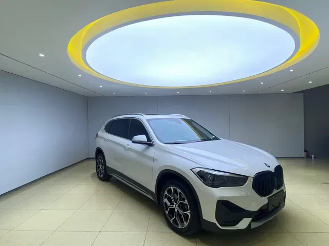 Фотография автомобиля — BMW X1