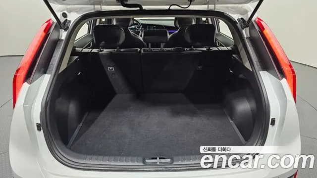 Kia Niro — Фото автомобиля 20