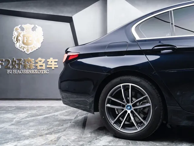 BMW 5 Series — Фото автомобиля 5