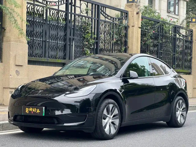 Фотография автомобиля — Tesla Model Y