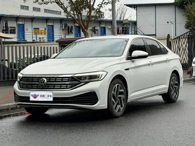 Фотография автомобиля — Volkswagen Sagitar