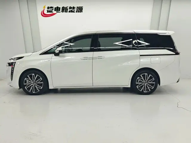 GAC Trumpchi E8 — Фото автомобиля 3