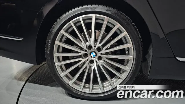 BMW 7-Series — Фото автомобиля 16