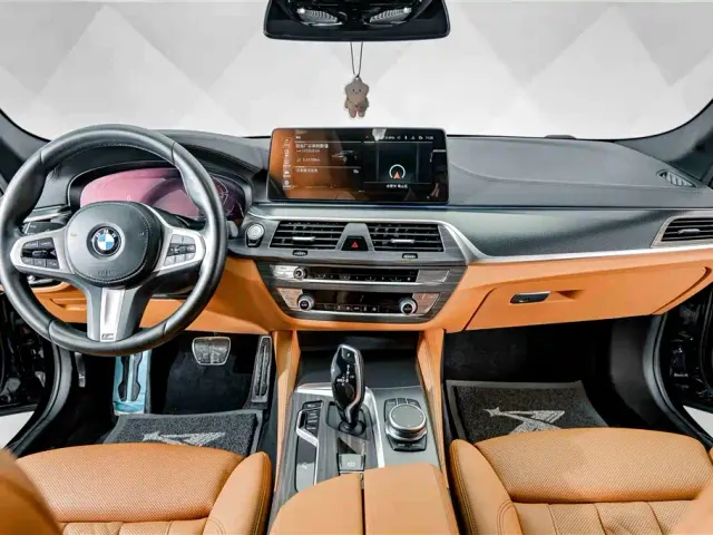BMW 5 Series — Фото автомобиля 10
