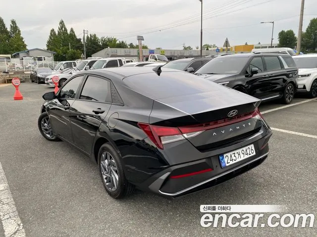 Hyundai Avante CN7 — Фото автомобиля 3