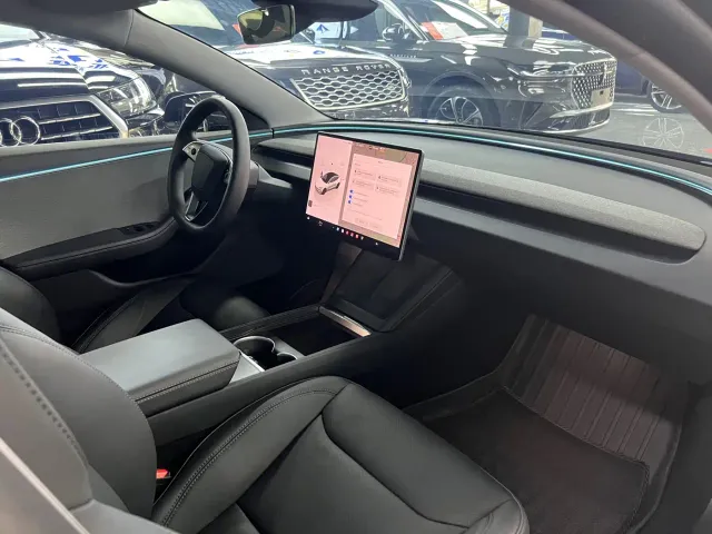 Tesla Model 3 — Фото автомобиля 22