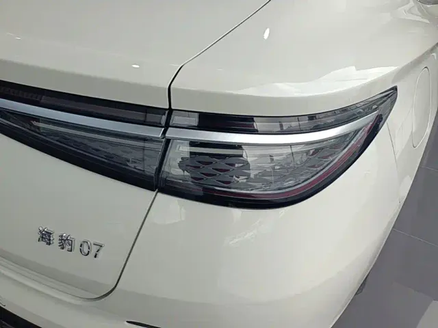BYD Seal 07 DM-i — Фото автомобиля 7