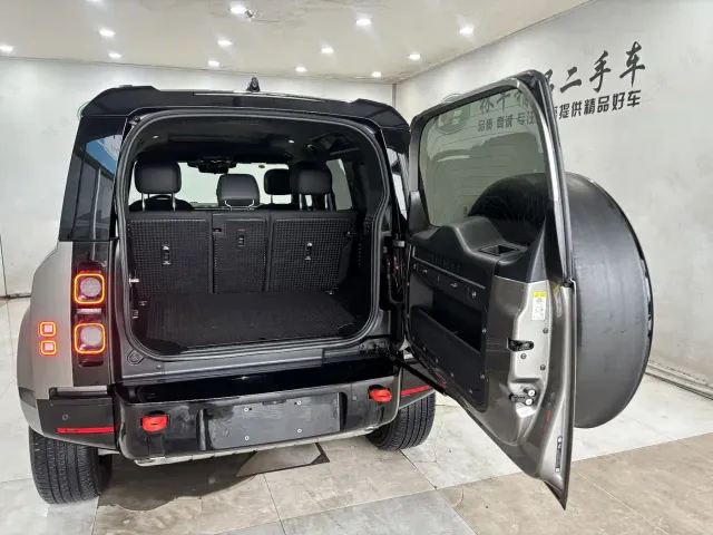 Land Rover Defender — Фото автомобиля 30